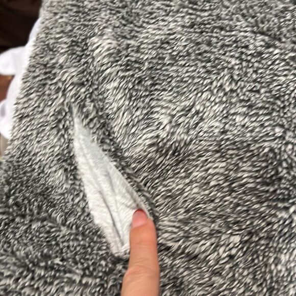 New Prana faux fur pullover - Picture 3 of 3